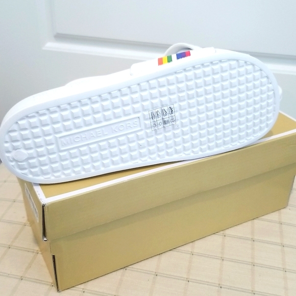 Michael Kors Gilmore Slides - Picture 4 of 6